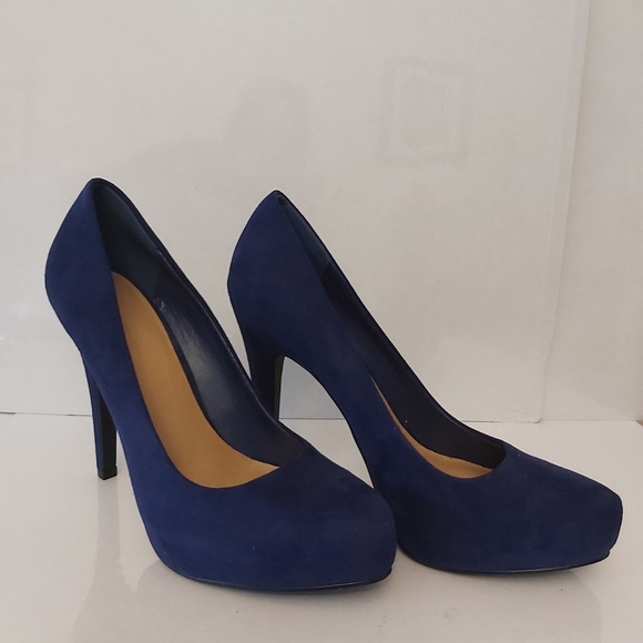 Le Chateau Purple Heels - Picture 2 of 6